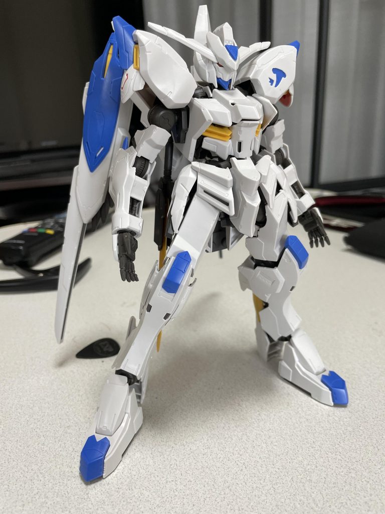 仮組み直後の素組み。何か縮こまった感じがしており、高貴さを目指したく各部の延長に挑みました。