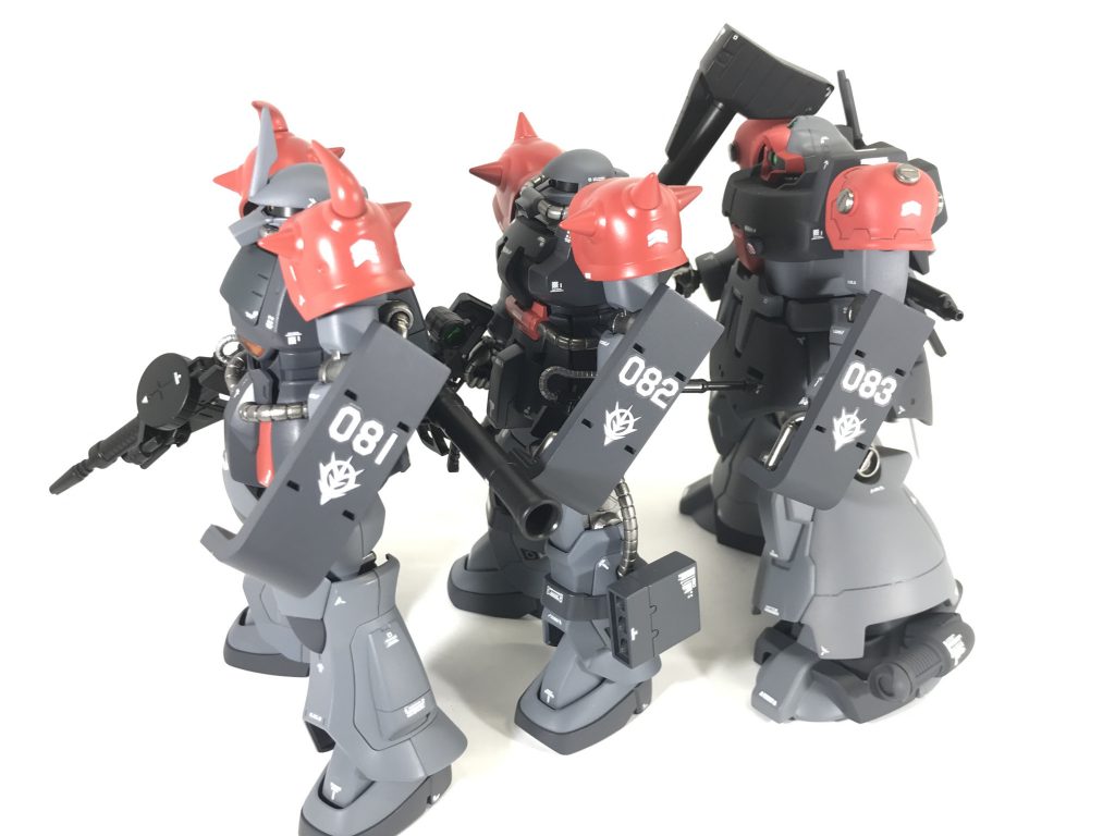 恒例の機体No.横並びショットです。左手には共通装備のザクシールドを手持ち出来る様に改造し装備してます。