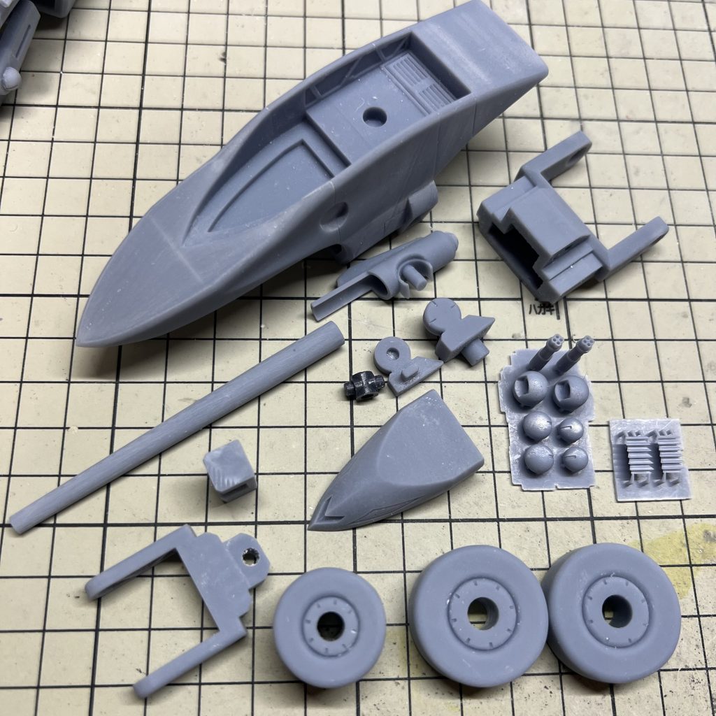 ポリキャップを1個使う以外はレジン製なのでほぼガレージキット状態とはいえ接着が必要なのは1ヵ所だけの組み立てやすい構造にしました