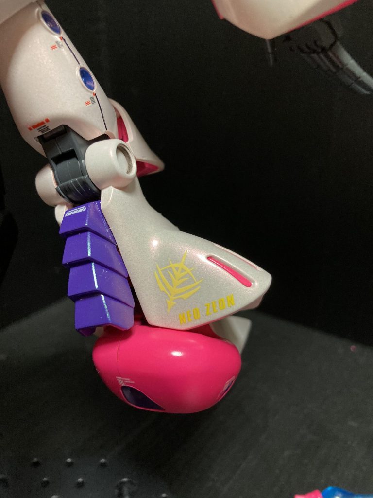 ジオンマークは蛍光😊