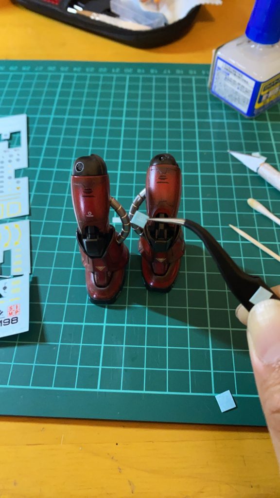 ここまでやったらデカールも初挑戦!デカール貼り…めっちゃ楽しい!笑