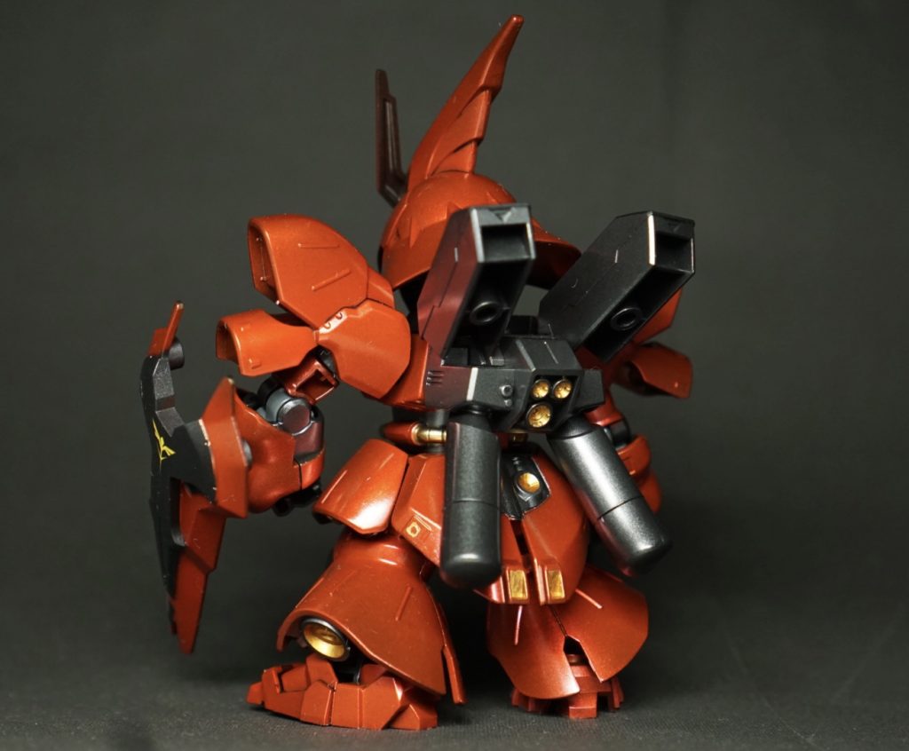 各部のバーニアとライフルのケーブルはシタデルカラーのリトリビューターアーマーで筆塗りしました。