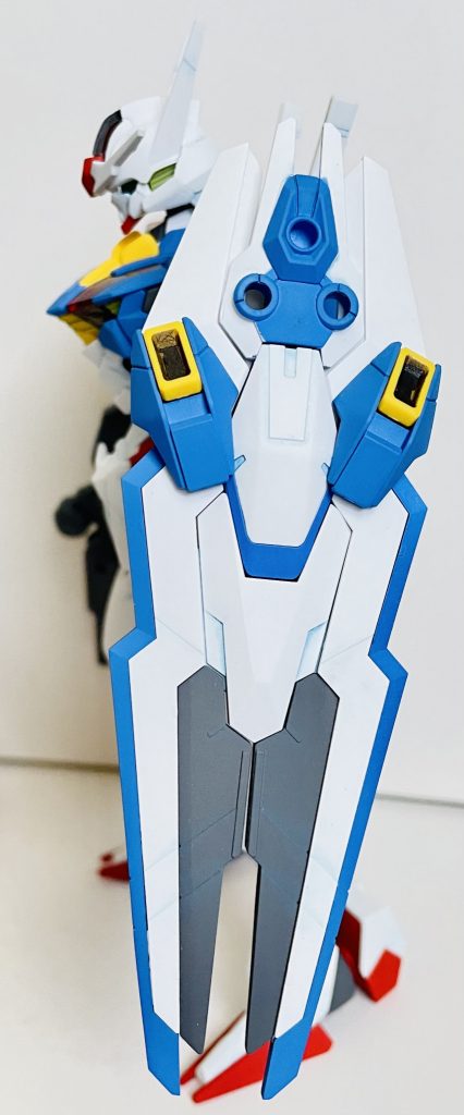 シールドのシールで色分けを補っている部分は塗装し色分けをしました。