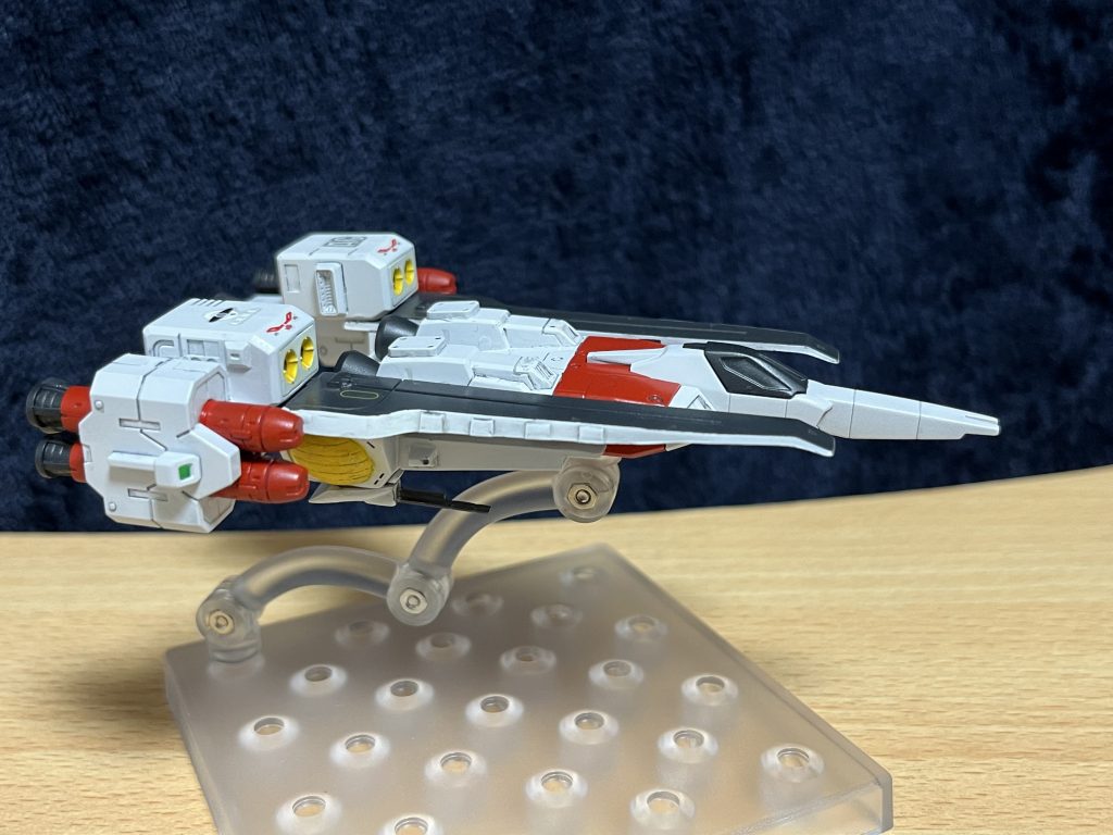 HGのガンダム試作1号機のコアファイターをベースに旧キットのアーガマのパーツとジャンクパーツで作りました。