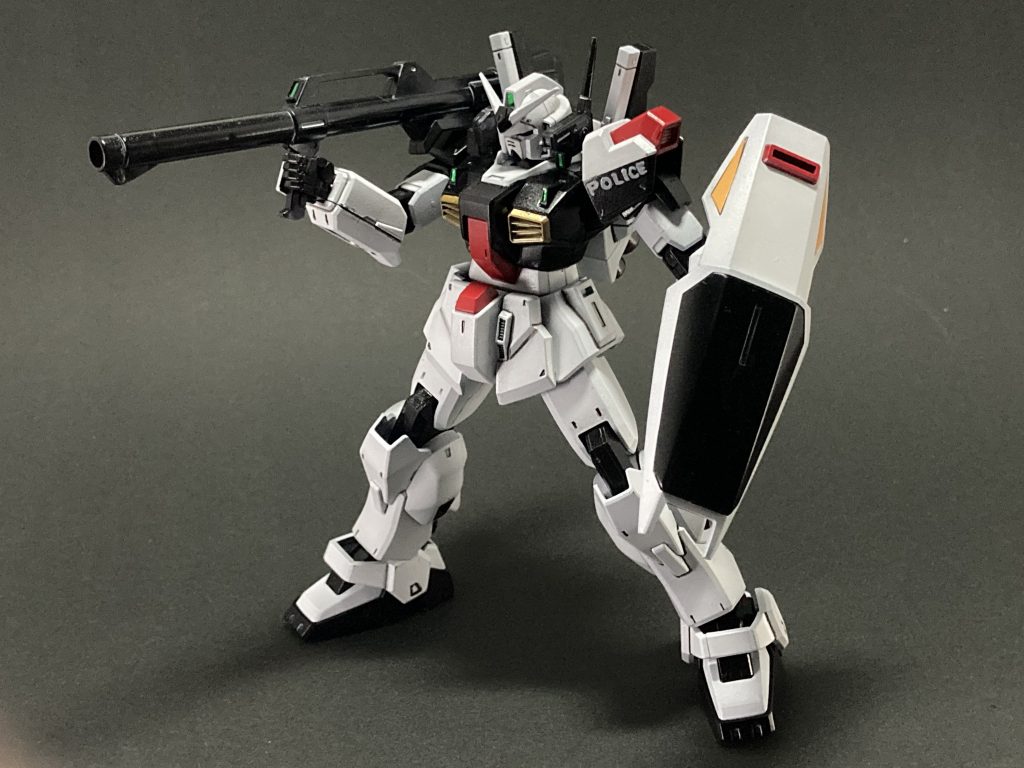 止まりなさい!止まらんと撃つぞ!