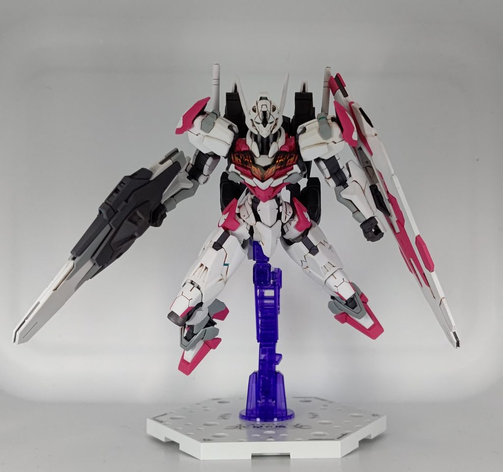 今回は色味はほとんど変えてませんただ、ルブリスは白い部分が多いので一部装甲をグレーにしてみました