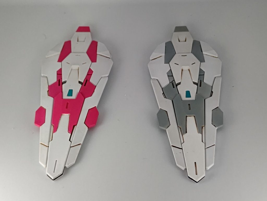 シールド(ビット)も一部色変え2セットあるので、片方は本体差し色のピンクに。思いの外いい感じの配色になって満足ですw