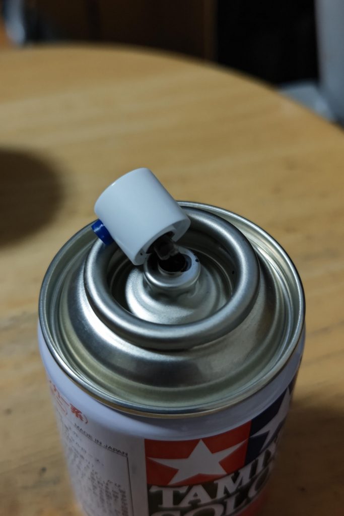 本作の作成に当たっては、まず下地の黒をラッカースプレーで塗っちゃおうと思ったらノズルの基部が折れるというハプニングから始まりました…のっけから不運…