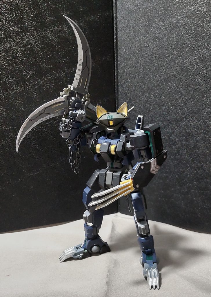 ゲイレールにシャルフリヒターのヘッドパーツ、フロントアーマーを付けて、シャルフリヒター仕様にしています。※肩アーマーに関しては、装備の可動範囲に干渉するため使用していません。※頭部の猫耳はレーダーの役割を持ってます。※脚先には佐助デルタのクローを接着してます。