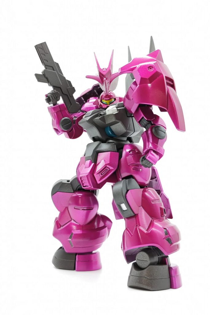 ノーマルのディランザも楽しみですが、カスタムベースにはピッタリ。店頭に積まれてるのが勿体ないガンプラです。色はマゼンタにサファイアブルーを少し混ぜて、パッケージイラストのようか青い粒子を混ぜたかったですが…上手くいかず。マスキングも粗が目立ち、要改善箇所が多いです。(しかももうメインカラーが剥がれている箇所が…)