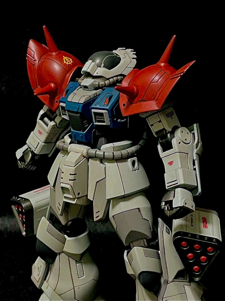 今回もスジ彫とプラ板でちょこっとディテールアップ頭部のアンテナは制作途中で折れちゃいまして、修復させる技術がないのでプラ板貼って誤魔化してます 