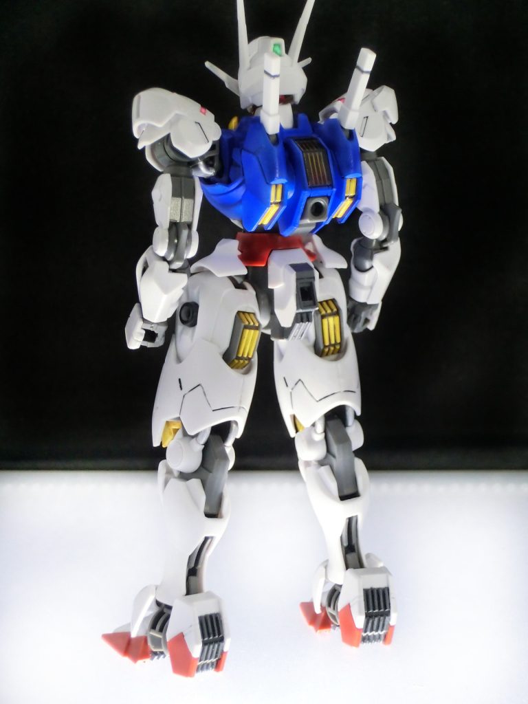 また追加情報として・胴体部のグレー部を1cm延長・フィン部を追加彫り込み・膝のフィンの部分を一部切り飛ばし・ライフルのスコープ部にクリアレジン等々してます