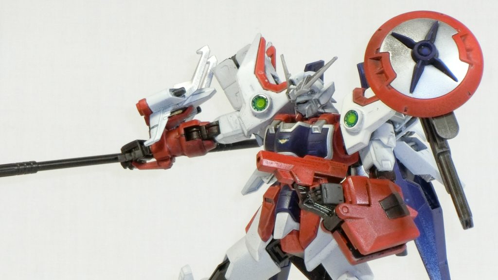 リトラクタブルビームガン。ドラゴンハングやビームグレイブを潜り抜け懐に飛び込んできた敵に対処する密着レンジ用の武器。敵の膝とかを主に撃つ。