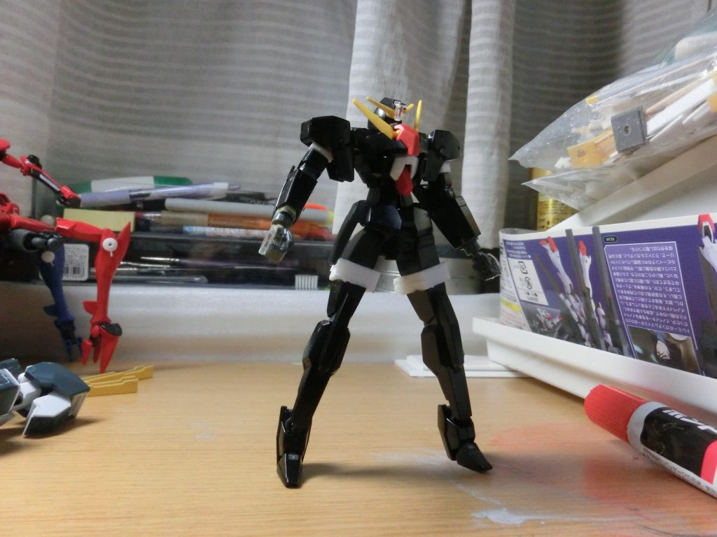 見た目、よくわかりませんが、太ももの延長、腕の延長を施しています。原型はよくできていると思うのですが、腕が短いのが気になっていたので、延長しました。バランスをとるために足も延長した次第です。