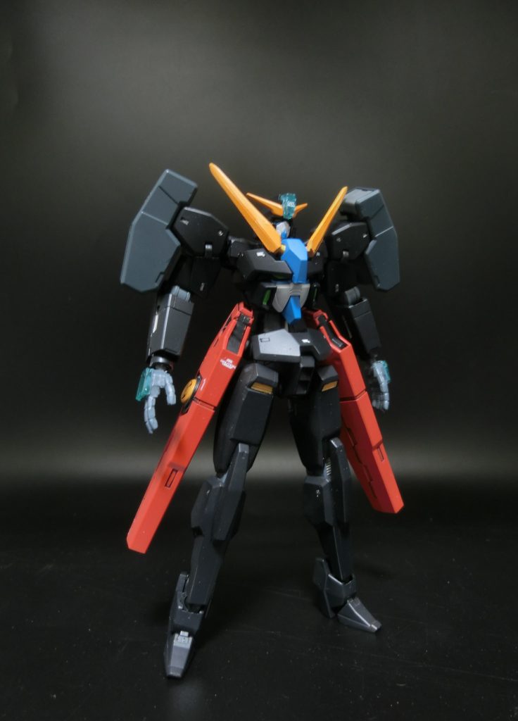 腰のオレンジパーツはセラヴィーガンダムgnhwのパーツですが、数年前にアリオスガンダムアスカロンモドキを製作した時のパーツを流用しました。流用したというよりも本来はこの使い方が正しいのですが・・