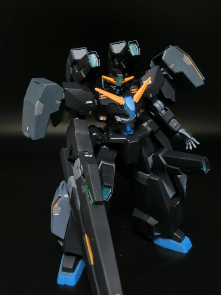 胸にガンダムフェイスを設置