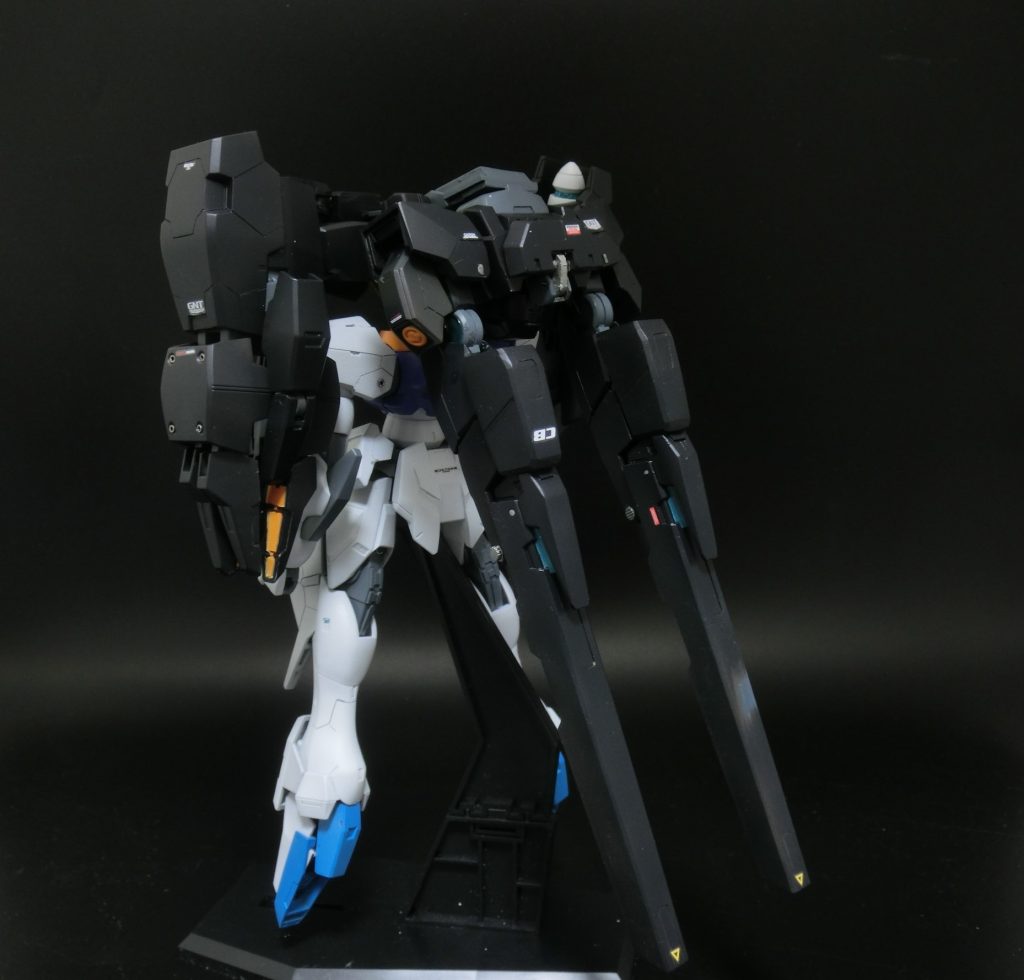 背面です。セラヴィーⅡ・・・こいつは本当に変形させるのに一苦労でした。