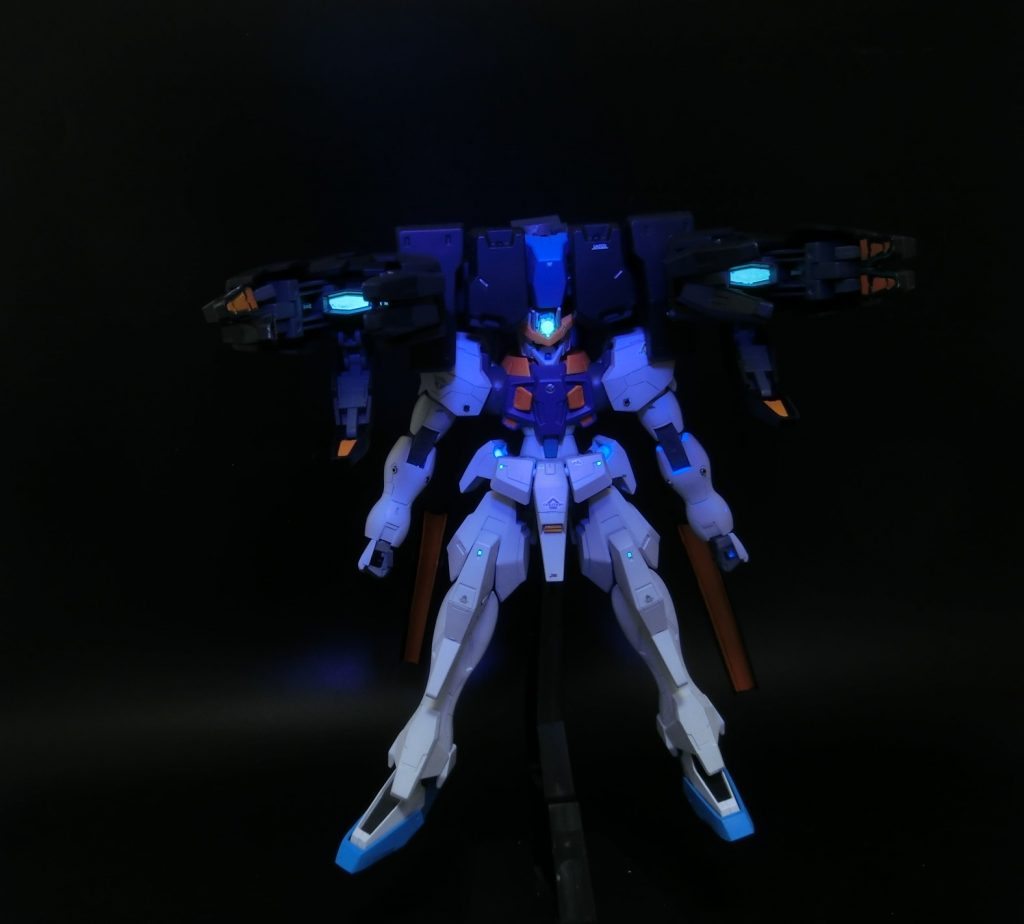 今回も蛍光塗料で光らせました。