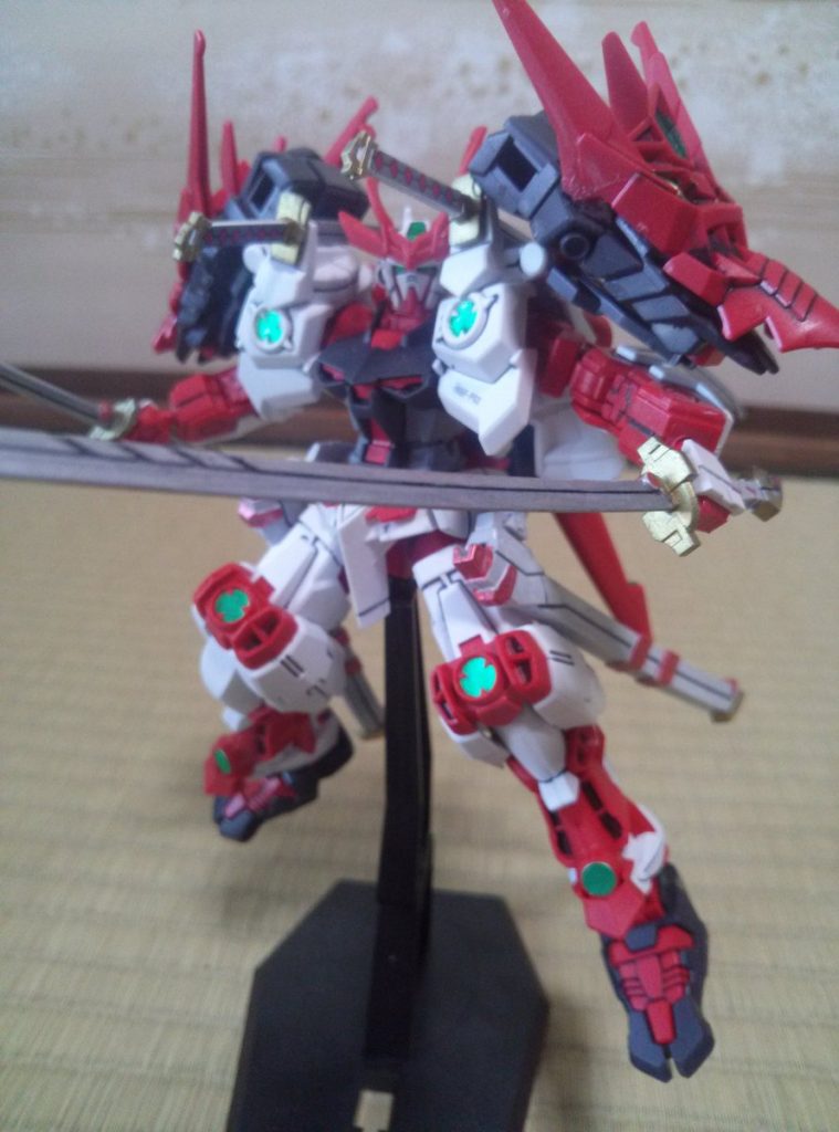 ガーベラストレートの代わりにビルダーズパーツの日本刀を腰に取り付けれるようにしています