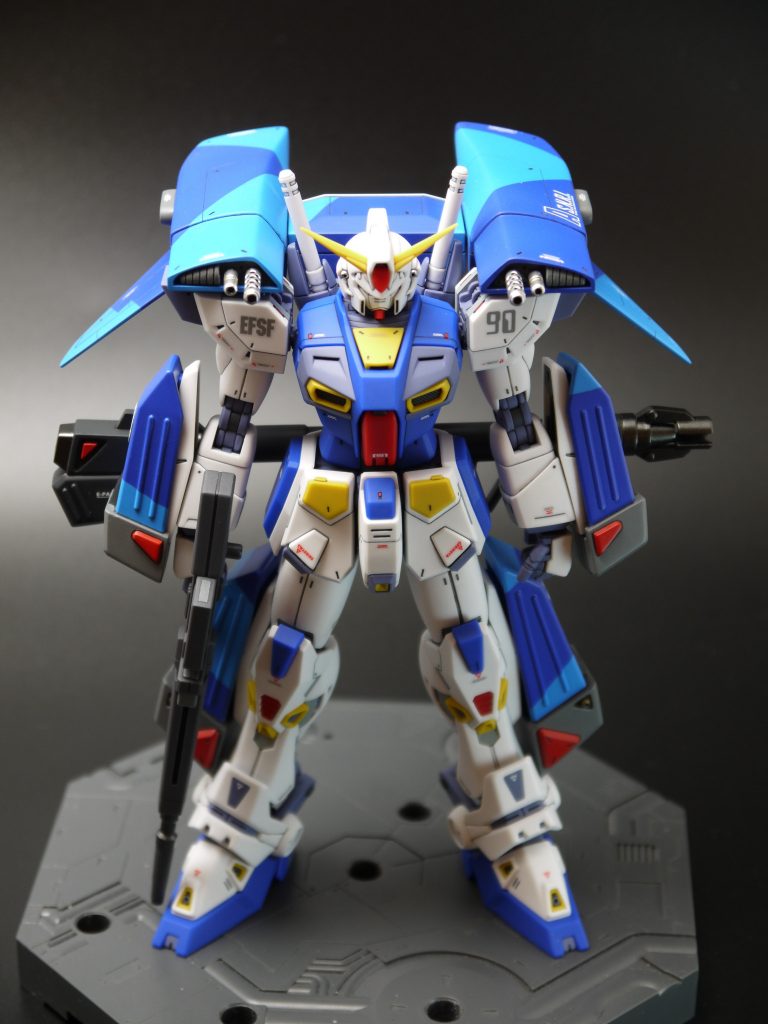 正面視。スプリッター迷彩はとてもマッチしている、と思います。