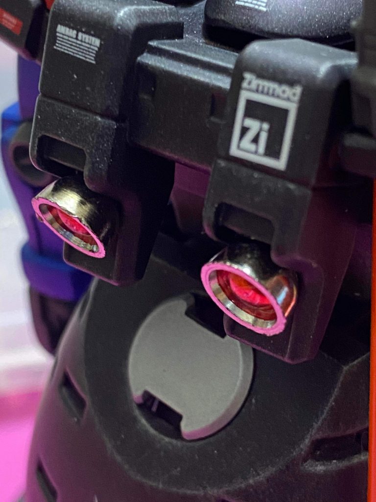 メインバーニアには金属パーツでディテールアップ