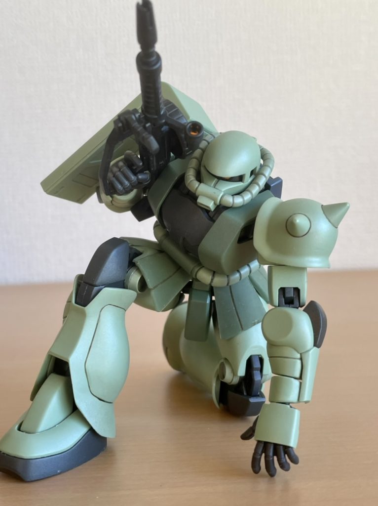 例のポーズ。ゴムスカートの恩恵。