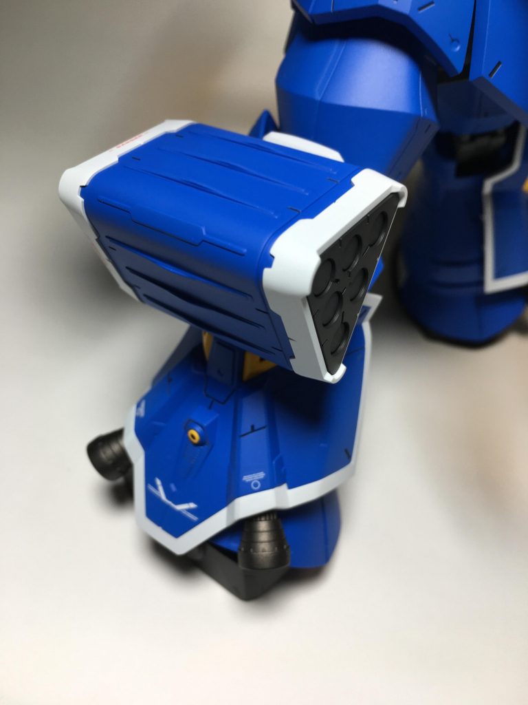 パーツの中央にパーティングラインがあり、処理が面倒💧