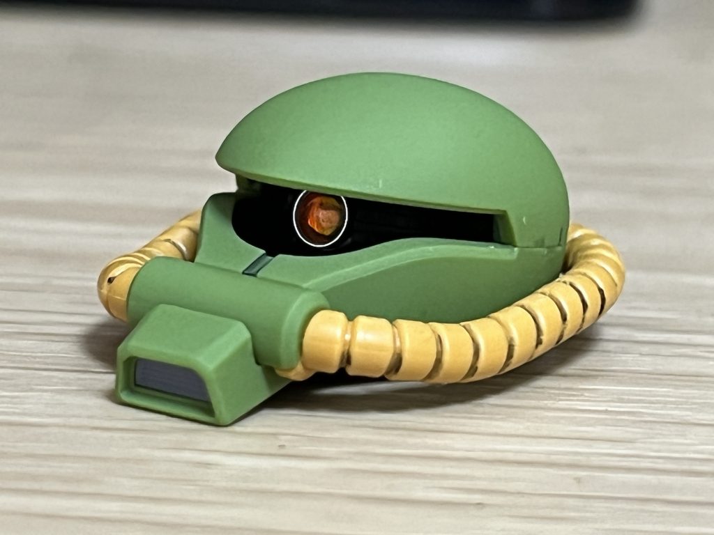 モノアイは定番のHアイズとSPプレートの組み合わせでディテールアップ。SPプレートは3mmを使用しました。