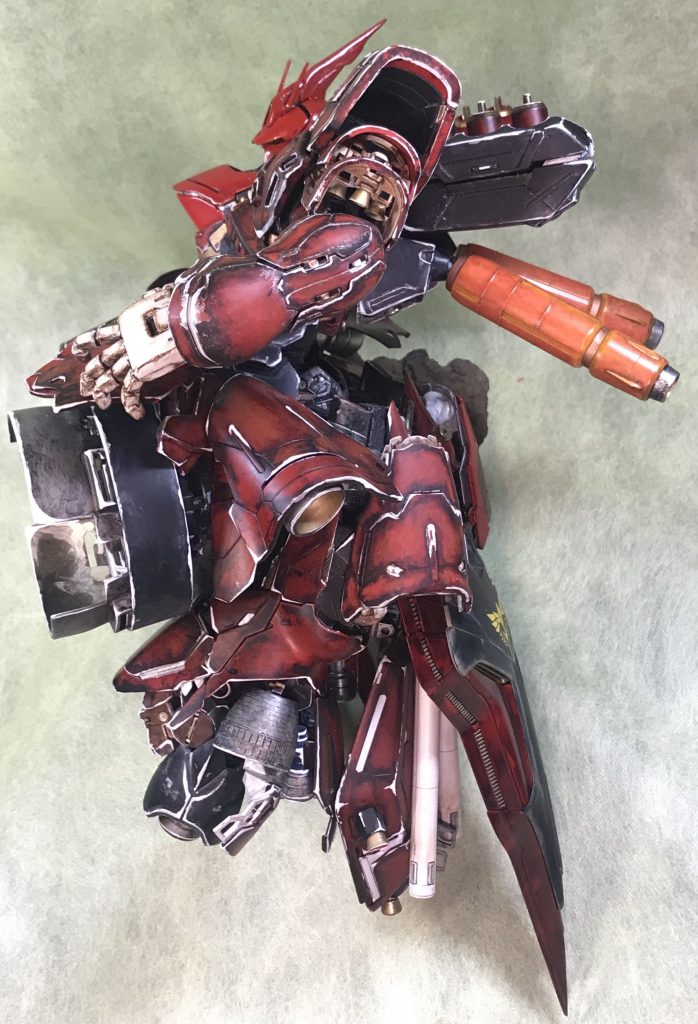 横背部のオレンジ色のブースターはニトロ的に使用します。ボールジョイントでグリグリ動きます。