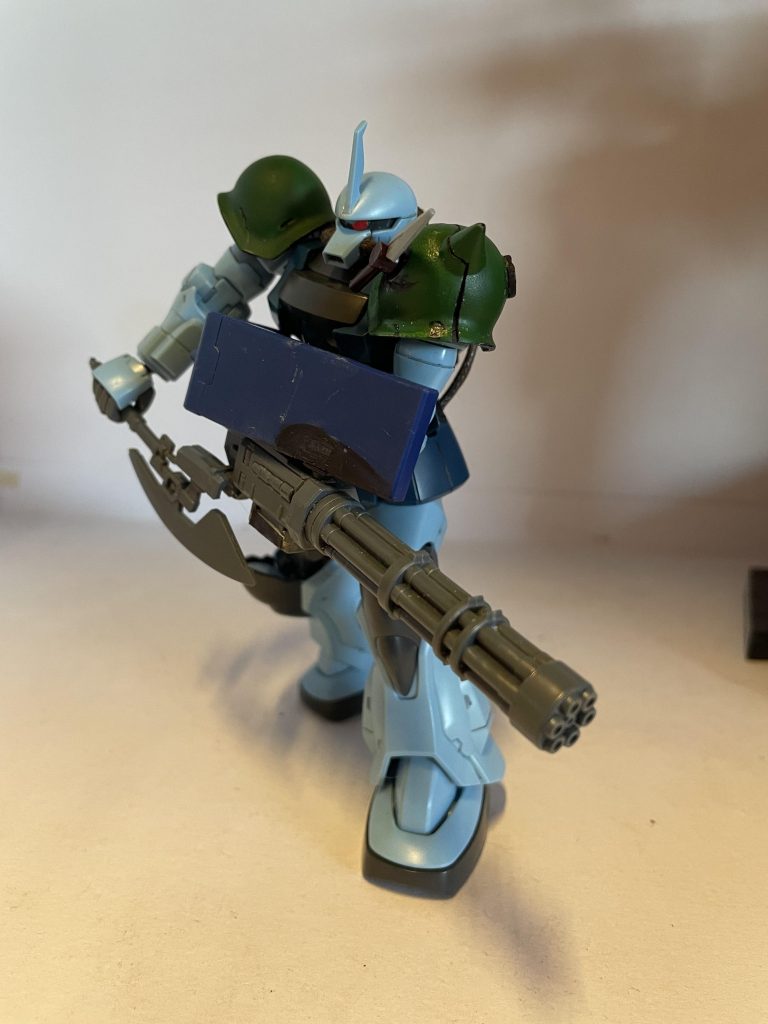 大型ヒートホーク抜刀！ちょっと抜き方が特殊になっちゃいますが、ガトリングが回転するようにしてあるので抜きやすくなってますかね？ 