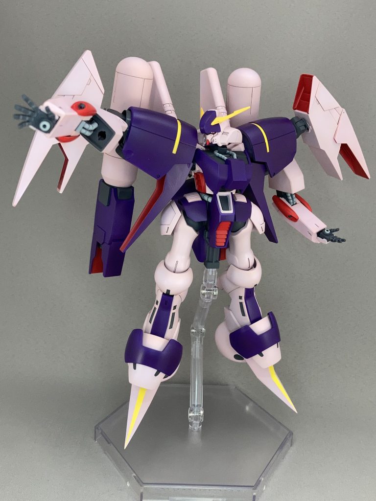 手のひらにはビーム砲があります。