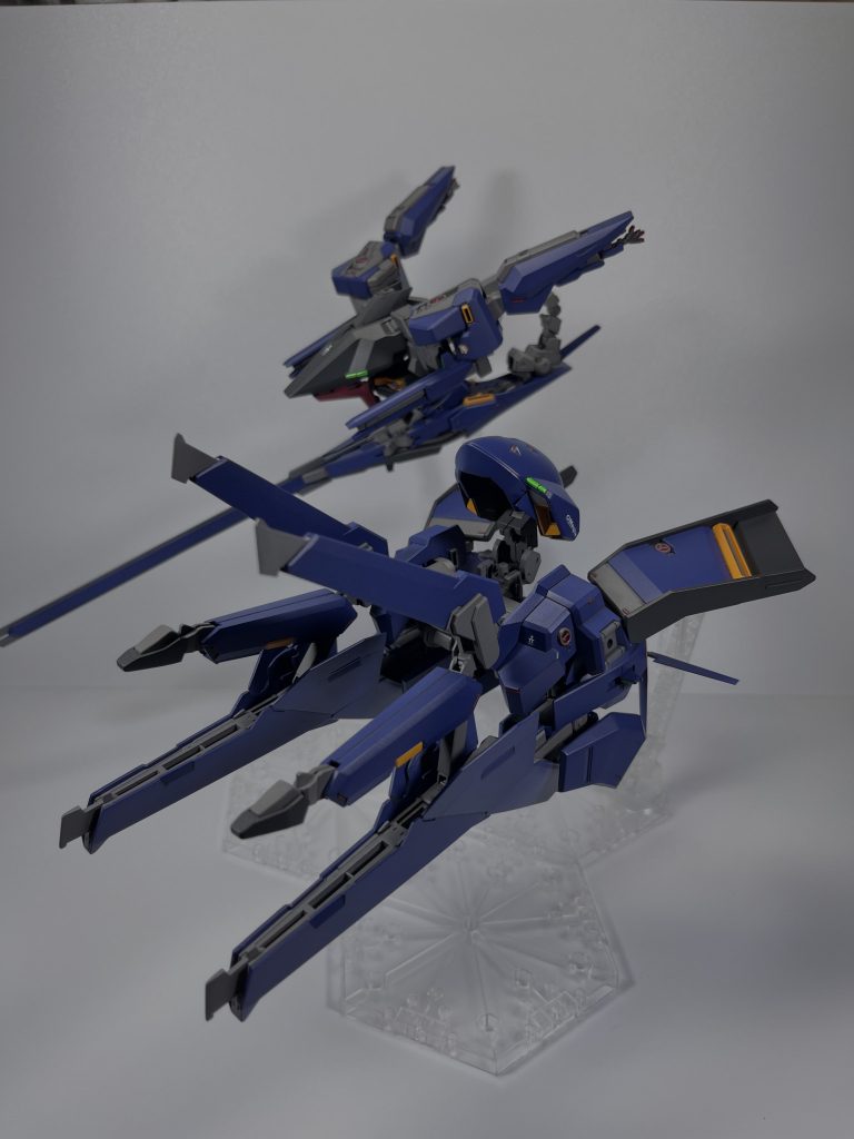 ホバーユニットをアームで後方に移動し、爪を出します。