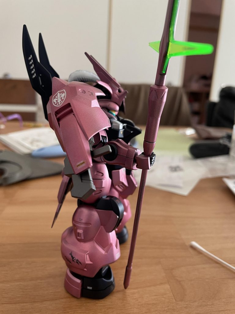 脚のデカールがイマイチかなぁって…