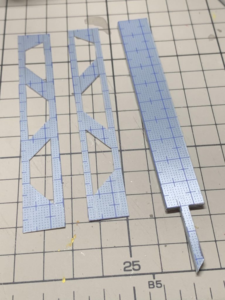 製作中はこんな感じです。剣内側部分をくり抜くのが地味に大変だったのでもう少し考えて作ればよかったと反省してます…。