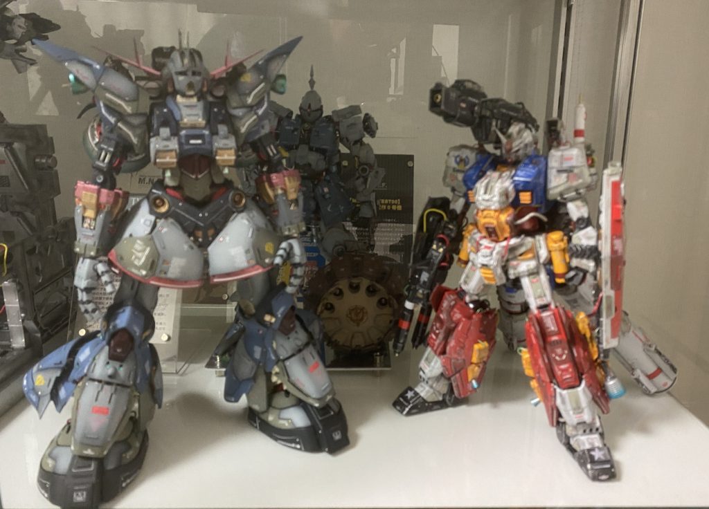 MGパーフェクトガンダムとRGジオング。それでもジオングの方が大きいです。