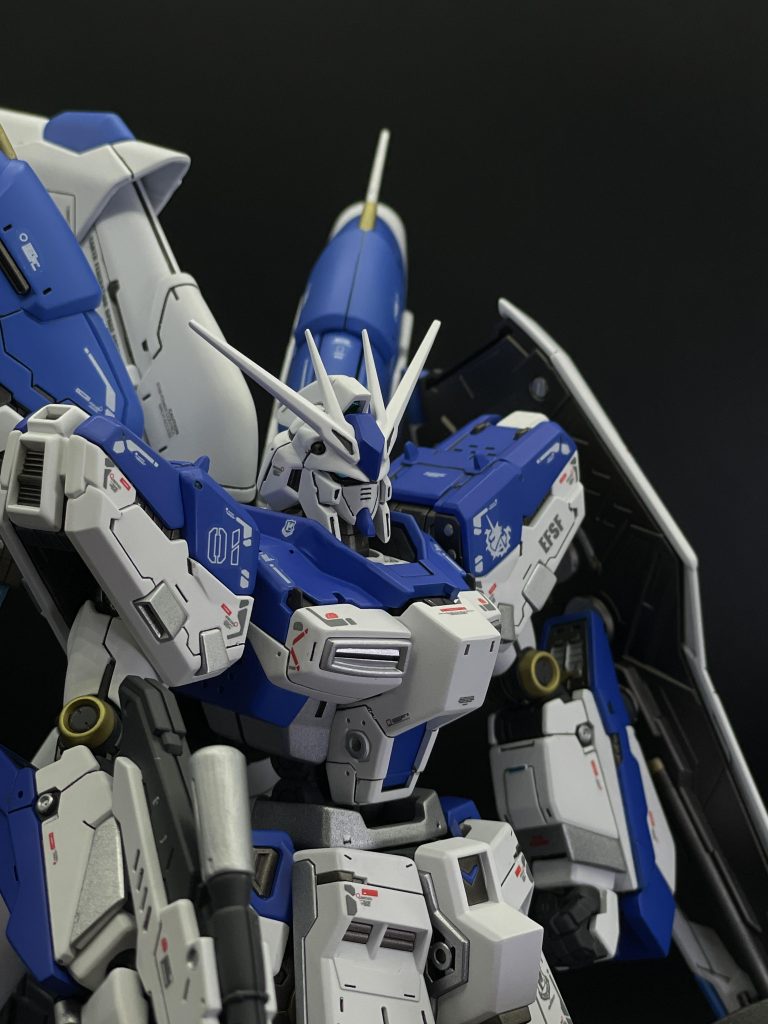 イケメンフェイス。アイは蛍光カラーで発光するようにしました。今回はメタリックを全面に出してつや消しで仕上げました。