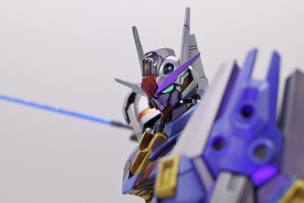 第一話のエアリアルくんはめちゃ強で、いきなりあんなのにボコボコにされたグエルは怖かっただろうなと思い、ちょっとイカついカラーリングにしてみました。