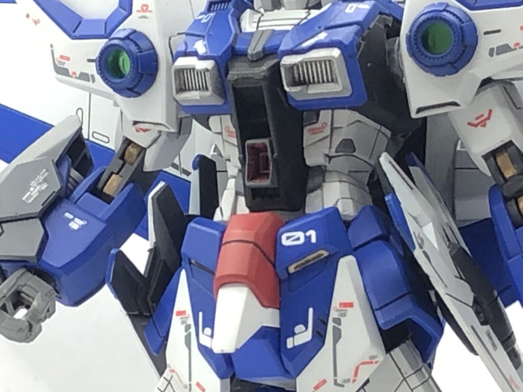 拡散ビーム砲「スプライトフォール」機体正面の腹部に装備されている武装。こちらもジェネレーター出力の問題により今までスペック通りの性能は出せずにいたが、飛行ユニットの装備により問題は解消。短めのチャージ後、無数のビームを連続して放つ。