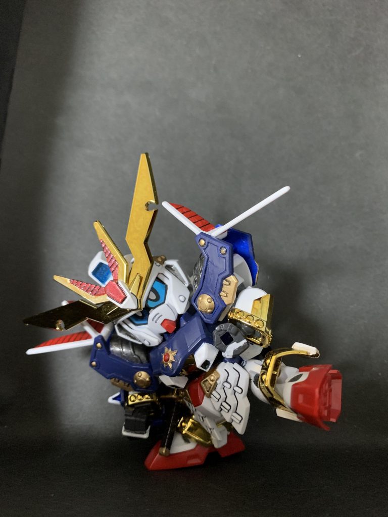 烈光と言えば蹴りポーズですね！足が長くなったので元ネタのＦ91感が増してます。ただ関節は弱く中々ポーズ決まらない…