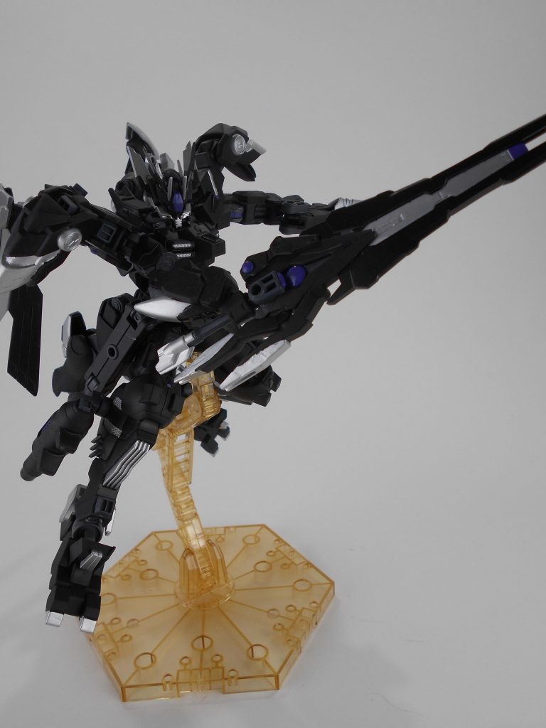 カレトヴルッフフェーダー改、「クアロス」。カレトヴルッフフェーダーを銃機能を無くし、実体剣兼ビームソードとしての機能に特化しました。「クアロス」はギリシャ語で「陰極」のアナグラムです。