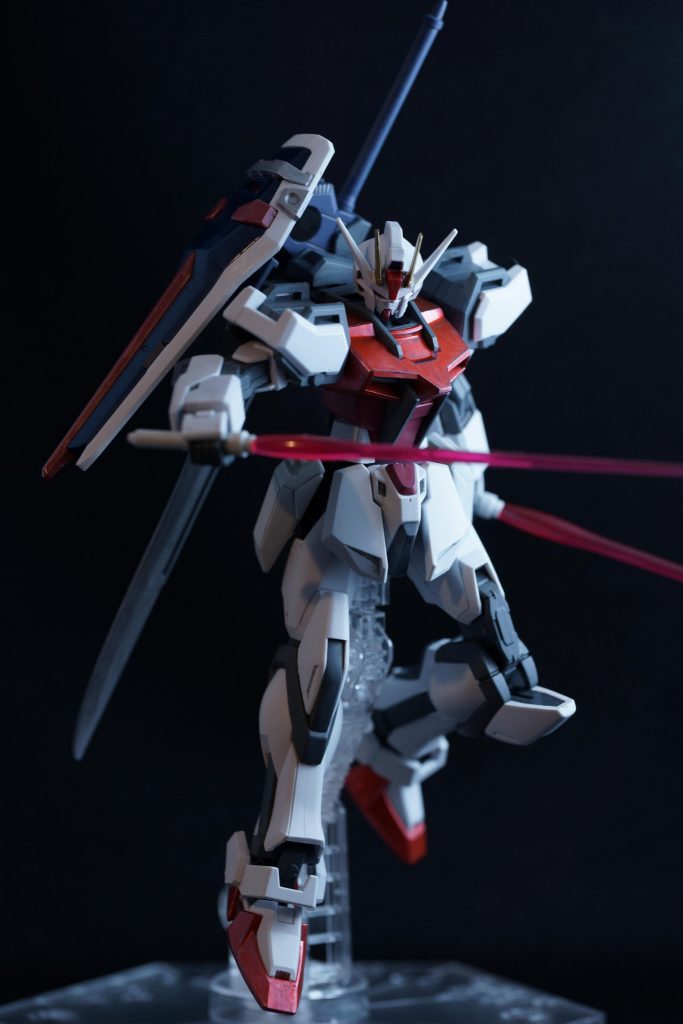 ビームサーベルはストライカーパックに搭載するとシールドに干渉してしまうので、HGダガーLから腰アーマーごと移植しました。