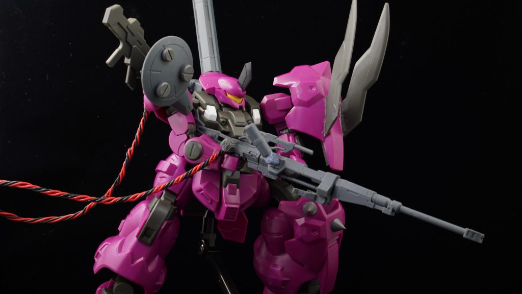 構えたときにレドームっぽいのがあればいいかな～と思ったので図のように可動式レドームを作成。パーツ類はライフルパーツに同梱のパーツを使用しそれっぽく仕上げてます。