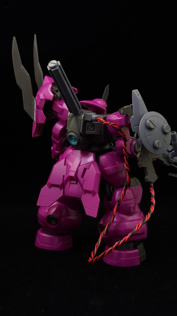 大槍以外の装備はそのままです。（量産機初期兵装のため）長いライフルは30mmの追加ライフルパーツをほぼそのまま使っており、細かいディテール（ケーブル、持ち手等）を追加して良い感じに盛っていきました。