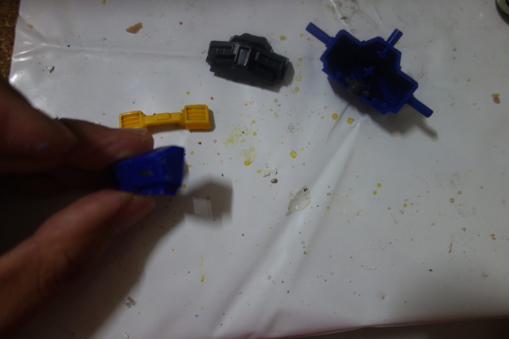 切下完美鋼彈胸飾 結合能配合插上的樁