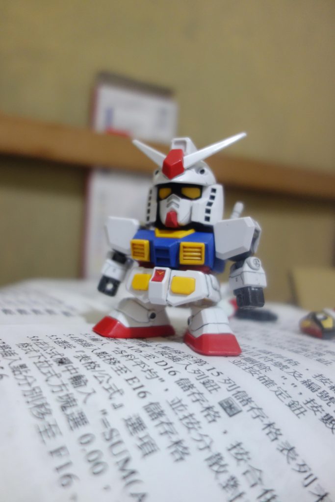 胸部進氣口的零件來自完美鋼彈bb251的切割我相信他能更好適應三種臉型 是一個比較溫和中間的造型