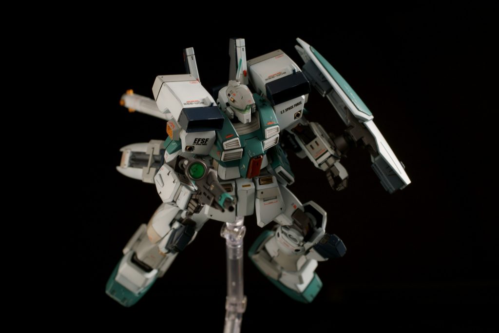 ジム3の出来が良いので、本当にパーツ交換、追加で十分だと思いました。可動も良いですしね。ゼータプラスのバインダー裏に使用したランチャーを、シールド裏に4門セットしました。ガンダムセンチネルの設定ではシールド表側ですが、裏の方が好み。シールドの逆さも同じく。
