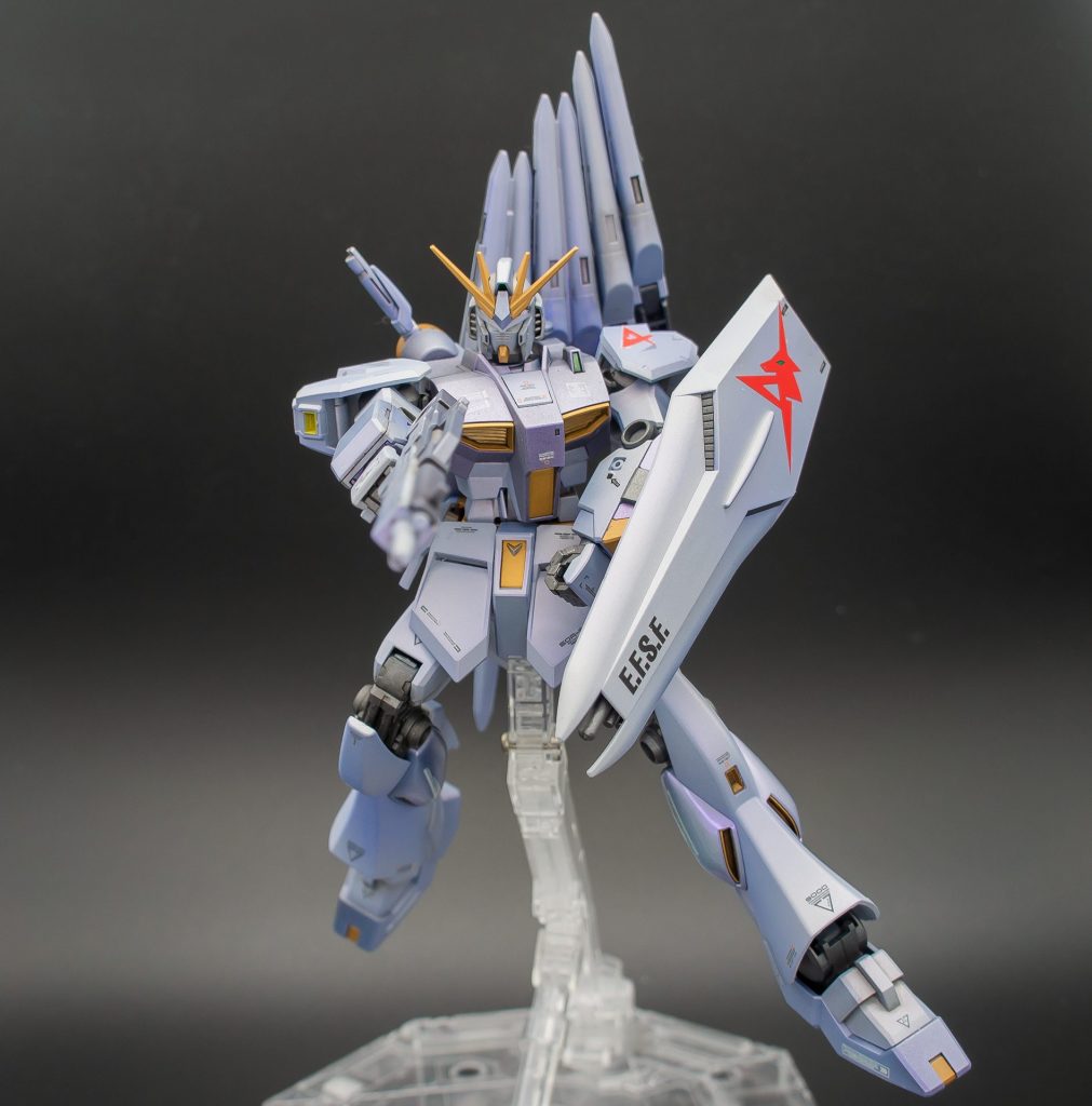 ポーズ付けると決まりますね。さすがνガンダム。