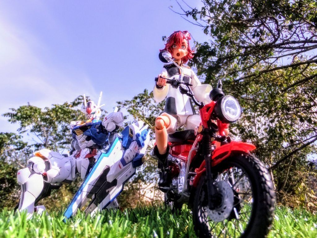 ブーツと衣装のブラック部分は半艶仕上げで!素材感の違いを感じて貰えたら嬉しいです。(外ロケ撮影の効果で更に現物の質感に近いものになっています。)