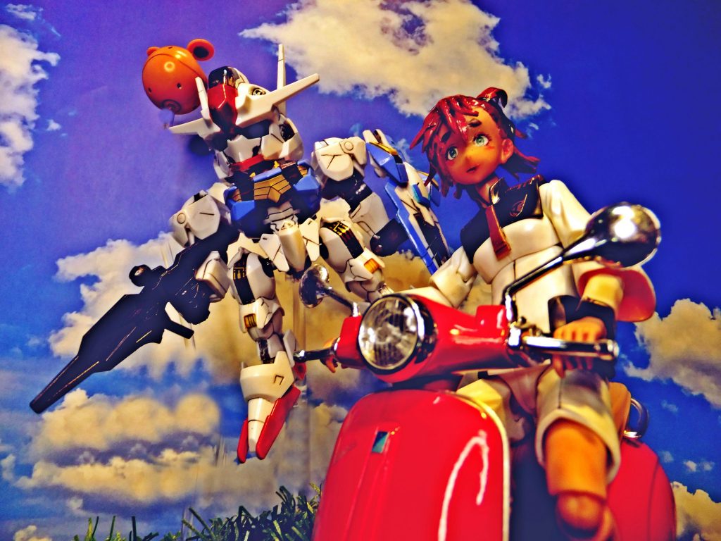 メイン画像を含めたアピールショット2までの写真は公式キットへの頭部の挿げ替えに伴っての首の延長、細部(アホ毛を逆立てる?毛髪の増量(笑))、口元をデザインナイフでグリグリ加工の修正を行いました。