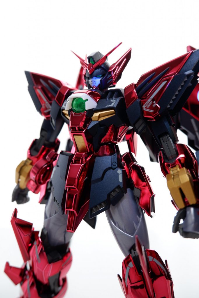 最後はおまけのブラックライトで照らした写真です。今回運よく蛍光グリーンの塗料が手に入ったのでクリアパーツを塗装してみました。あんまり上手く光らせることはできなかったので残念です。メタルグリーンを下地にしたり、もっとちゃんとしたブラックライトを買えばちゃんと光ったのかな・・・